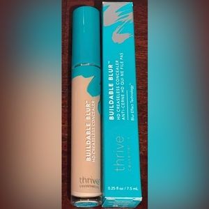 THRIVE BUILDABLE BLUR HD CREASELESS CONCEALER LIGHT MEDIUM (BRAND NEW IN BOX)